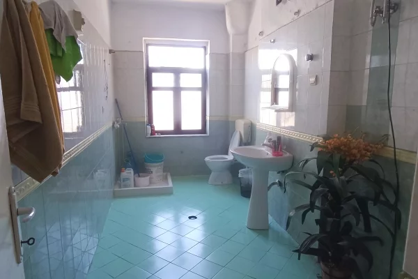 Zyra Me Qera Tek Downtown One