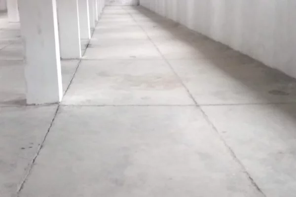 Ambiente Commerciale in Affitto 4+1 a Tirana - 1,100 Euro