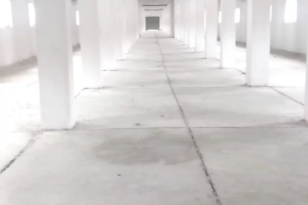 Ambiente Commerciale in Affitto 4+1 a Tirana - 1,100 Euro