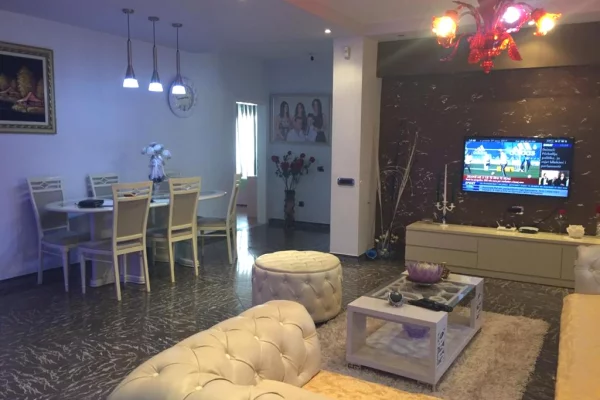 Appartamento in affitto a Tirana 2+1, Arredato