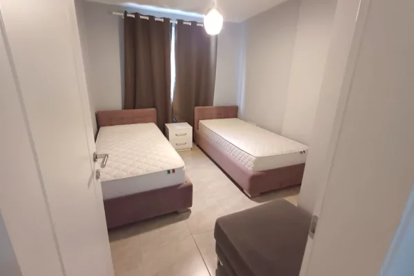 Shtepi me qera Apartament ne Tirane, 2+1, Mobilimi E mobiluar, Pagesa 500  Euro.