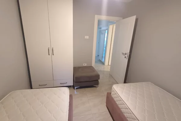 Shtepi me qera Apartament ne Tirane, 2+1, Mobilimi E mobiluar, Pagesa 500  Euro.