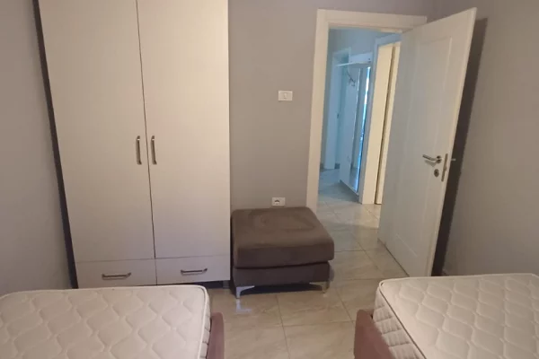 Shtepi me qera Apartament ne Tirane, 2+1, Mobilimi E mobiluar, Pagesa 500  Euro.