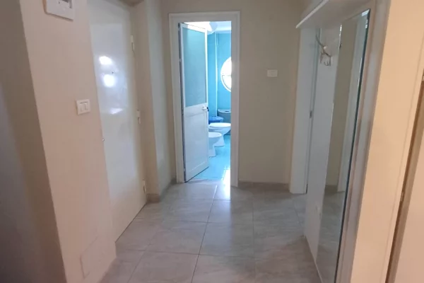 Shtepi me qera Apartament ne Tirane, 2+1, Mobilimi E mobiluar, Pagesa 500  Euro.