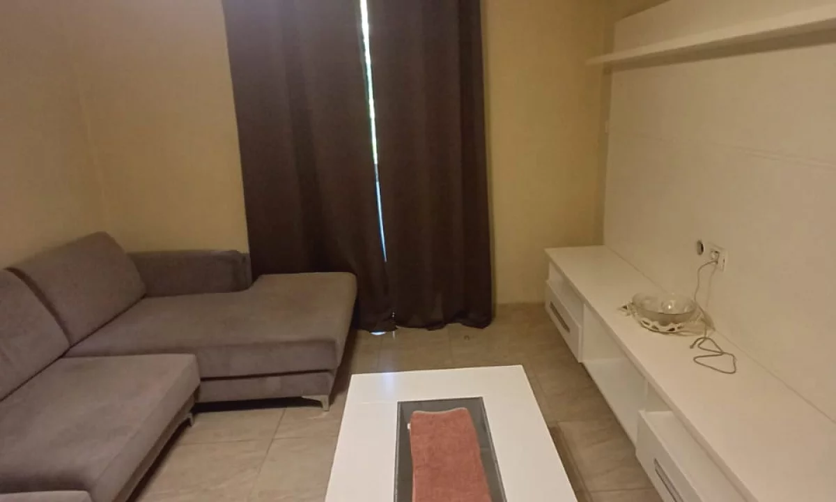 Shtepi me qera Apartament ne Tirane, 2+1, Mobilimi E mobiluar, Pagesa 500  Euro.