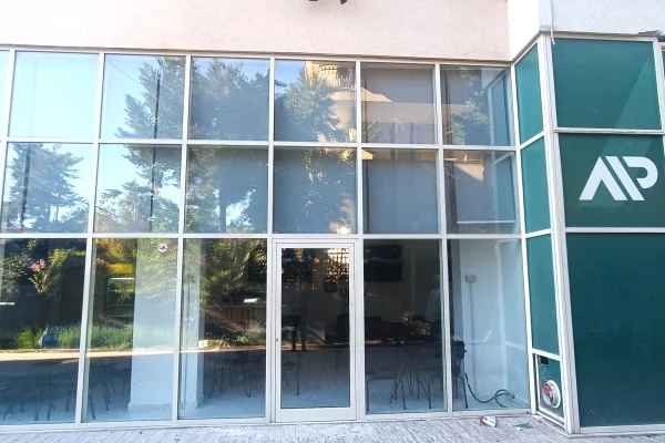 Ambient biznesi me qera 1+1 ne Tirane - 50,000 Leke