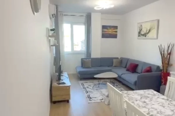 Shtepi me qera 1+1 ne Tirane - 45,000 Leke