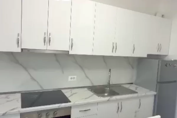 Shtepi me qera Apartament ne Tirane, 1+1, Mobilimi E mobiluar, Pagesa 45,000  Leke.