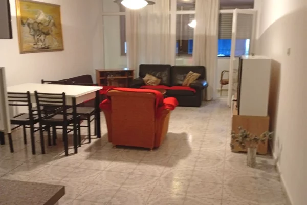 Shtepi me qera 2+1 ne Tirane - 60,000 Leke