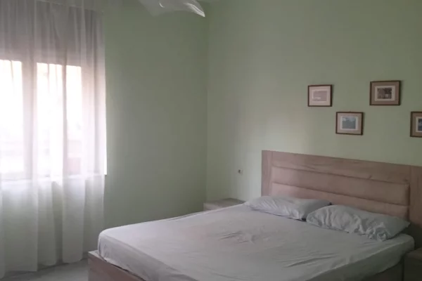 Shtepi me qera Apartament ne Tirane, 2+1, Mobilimi E mobiluar, Pagesa 60,000  Leke.