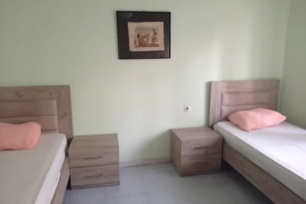 Shtepi me qera Apartament ne Tirane, 2+1, Mobilimi E mobiluar, Pagesa 60,000  Leke.