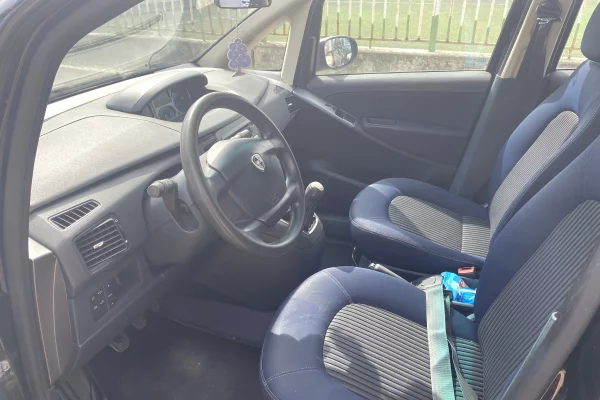 Makina ne shitje ne Fier - 1,900 Euro