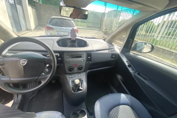 Makina ne shitje ne Fier - 1,900 Euro