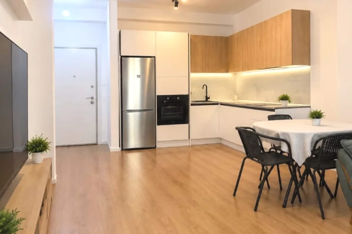 Shtepi ne shitje Apartament ne Tirane, 2+1, Mobilimi Pjeserisht e mobiluar, Pagesa 135,000  Euro.