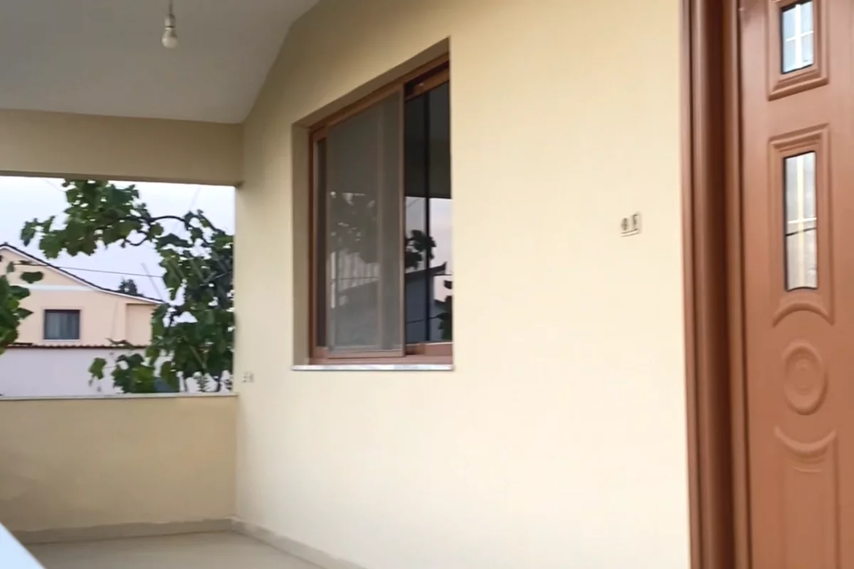 Shtepi me qera Shtepi Private ne Tirane, 3+1, Mobilimi E mobiluar, Pagesa 450  Euro.