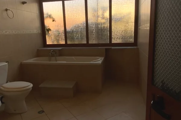 Shtepi me qera Shtepi Private ne Tirane, 3+1, Mobilimi E mobiluar, Pagesa 450  Euro.