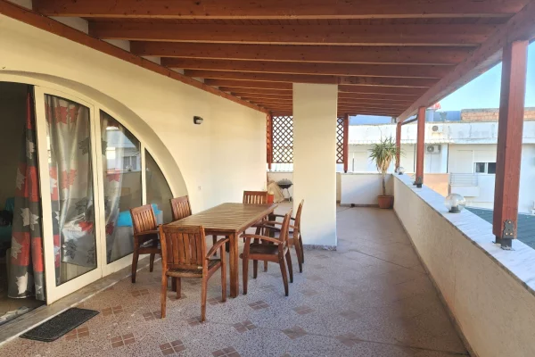 Shtepi ne shitje Apartament ne Durres, 2+1, Mobilimi E mobiluar, Pagesa 150,000  Euro.