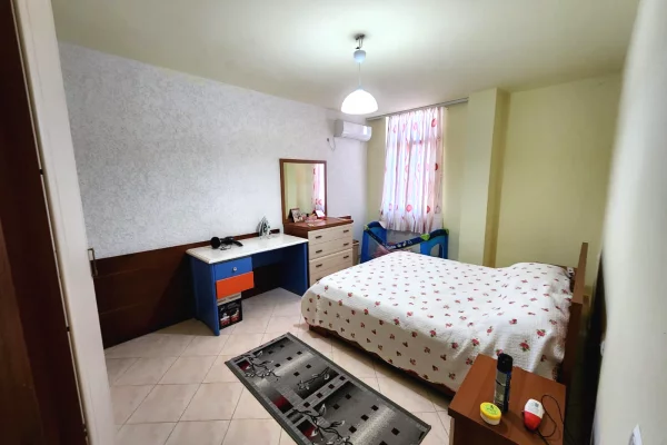 Shtepi ne shitje Apartament ne Durres, 2+1, Mobilimi E mobiluar, Pagesa 150,000  Euro.