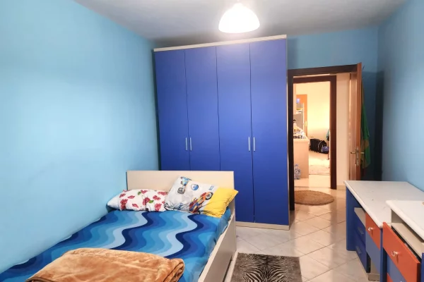Apartament në shitje në Golem, shumë pranë bregdetit. Shitet apartament 2+1 me 1 tualet, i organizua