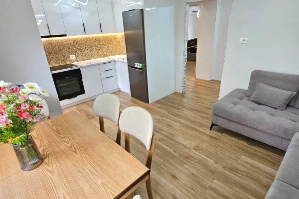 Shtepi ne shitje 1+1 ne Durres - 82,000,000 Leke