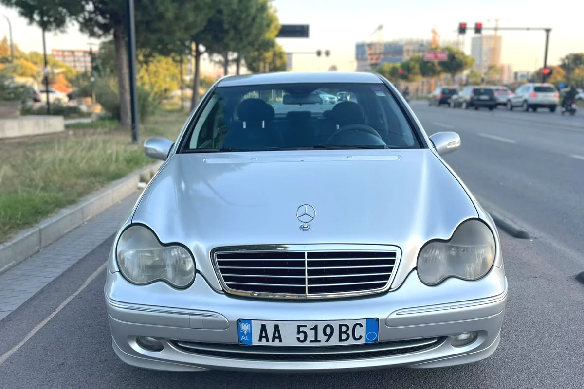 Cars for sale in Tirana, Mercedes-Benz, 2002 Diesel,Kambio Manual Payment 250,000  Leke.