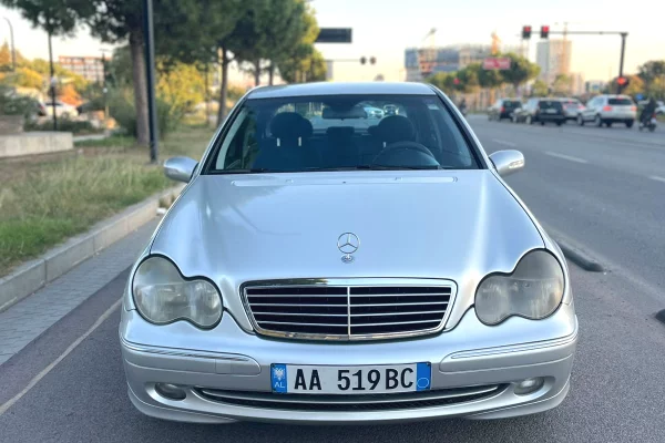 Cars for sale in Tirana - 250,000 Leke