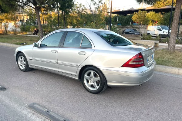 Cars for sale in Tirana, Mercedes-Benz, 2002 Diesel,Kambio Manual Payment 250,000  Leke.