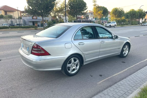 Cars for sale in Tirana, Mercedes-Benz, 2002 Diesel,Kambio Manual Payment 250,000  Leke.