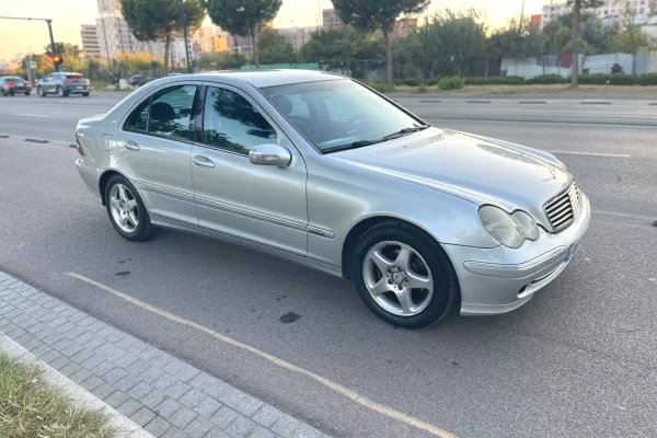 Cars for sale in Tirana, Mercedes-Benz, 2002 Diesel,Kambio Manual Payment 250,000  Leke.