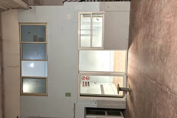 Ambient 400m2, 6,5m i lart, porte 4x5,  2 banja, 2 zyra sistem 3 fazor, linje ajri