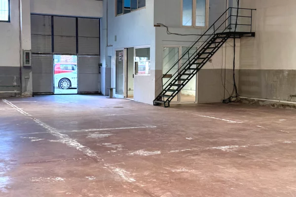 Ambient 400m2, 6,5m i lart, porte 4x5,  2 banja, 2 zyra sistem 3 fazor, linje ajri