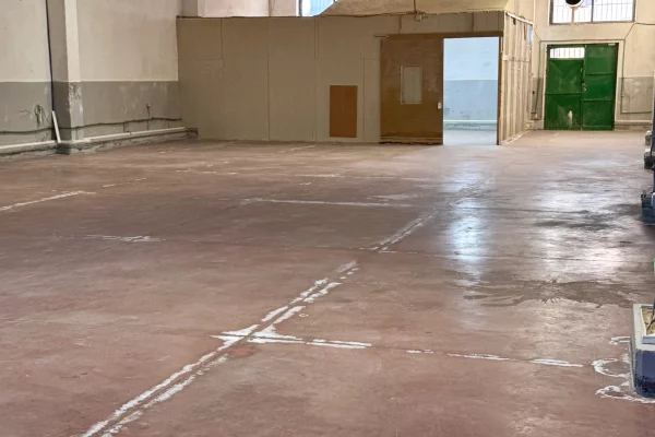 Ambient 400m2, 6,5m i lart, porte 4x5,  2 banja, 2 zyra sistem 3 fazor, linje ajri