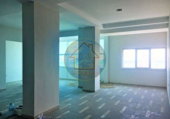 Shitet njesi prane portit te Durresit-Rruga Egnatia!