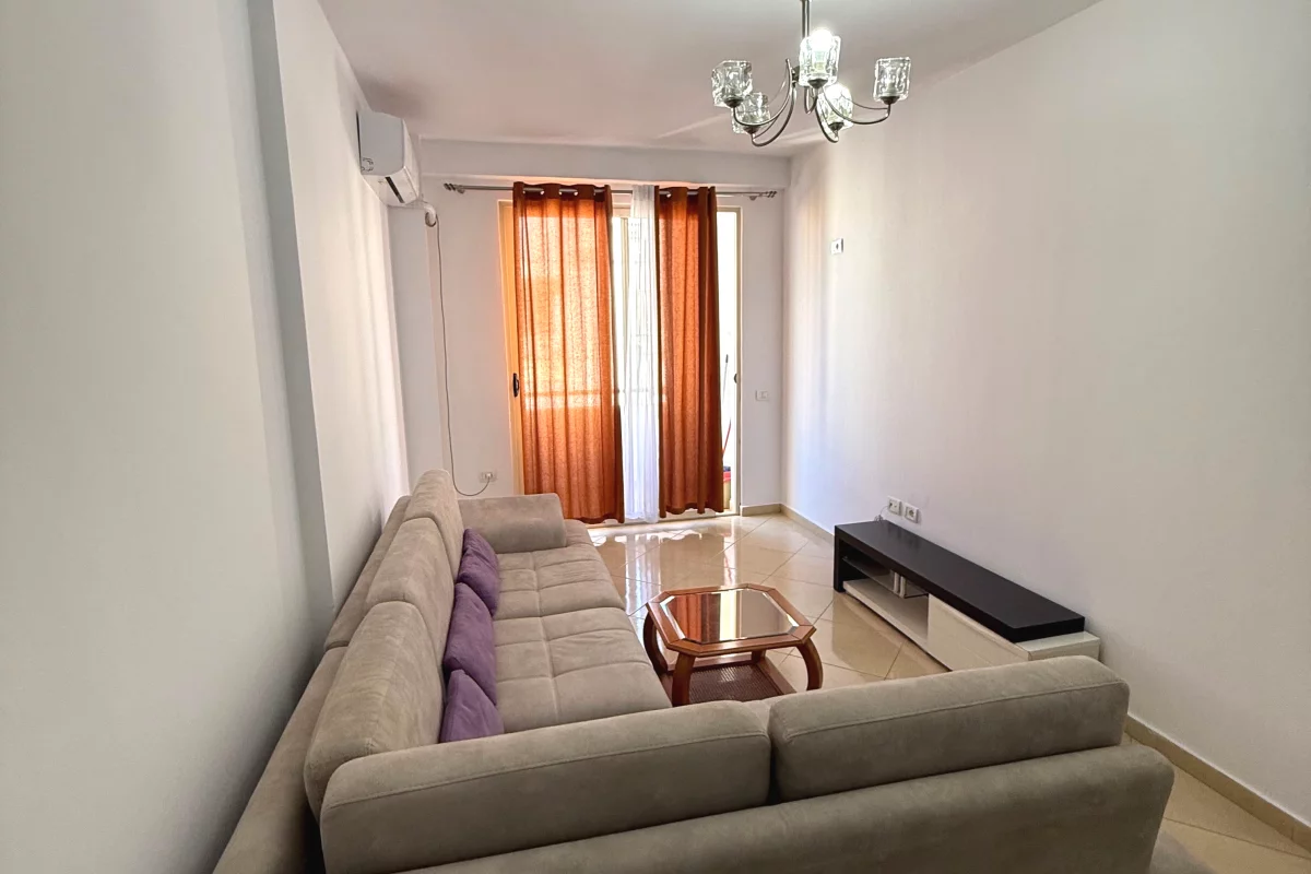 Shtepi me qera Apartament ne Tirane, 2+1, Mobilimi E mobiluar, Pagesa 45,000  Leke.