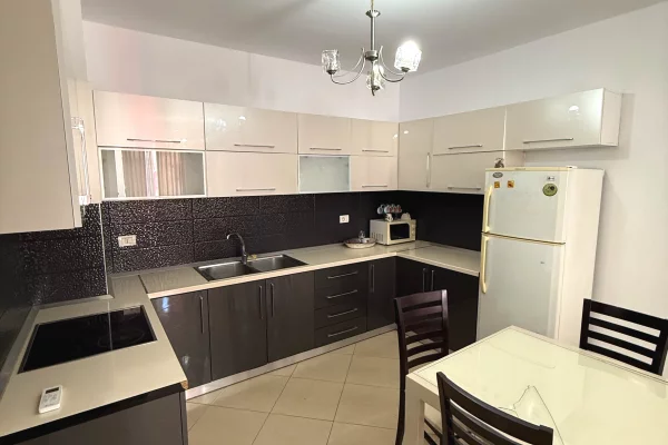 Shtepi me qera Apartament ne Tirane, 2+1, Mobilimi E mobiluar, Pagesa 45,000  Leke.
