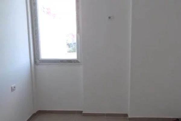 Shtepi me qera 1+1 ne Tirane - 30,000 Leke