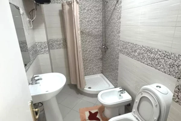 Shtepi ne shitje Apartament ne Tirane, 1+1, Mobilimi E mobiluar, Pagesa 110,000  Euro.