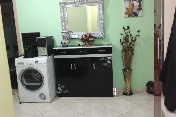 Shtepi ne shitje Apartament ne Tirane, 2+1, Mobilimi E mobiluar, Pagesa 171,000  Euro.