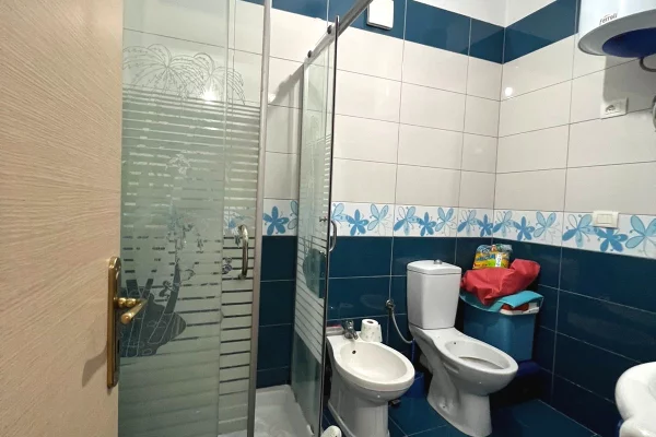 Shtepi ne shitje Apartament ne Tirane, 2+1, Mobilimi E mobiluar, Pagesa 171,000  Euro.