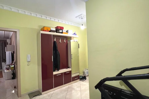 Shtepi ne shitje Apartament ne Tirane, 2+1, Mobilimi E mobiluar, Pagesa 171,000  Euro.