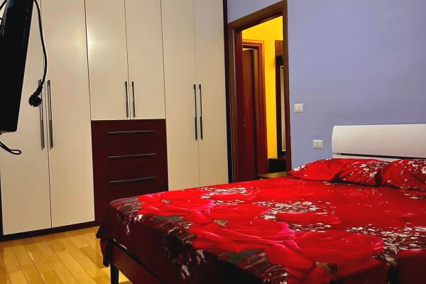 Shtepi ne shitje Apartament ne Tirane, 2+1, Mobilimi E mobiluar, Pagesa 16,500,000  Leke.