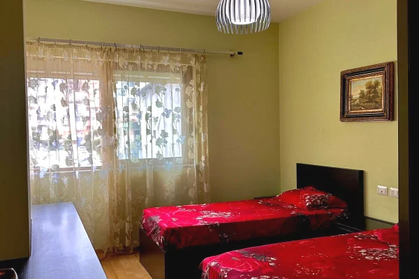 Shtepi ne shitje Apartament ne Tirane, 2+1, Mobilimi E mobiluar, Pagesa 16,500,000  Leke.