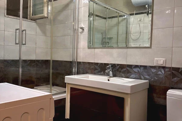 Shtepi ne shitje Apartament ne Tirane, 2+1, Mobilimi E mobiluar, Pagesa 16,500,000  Leke.