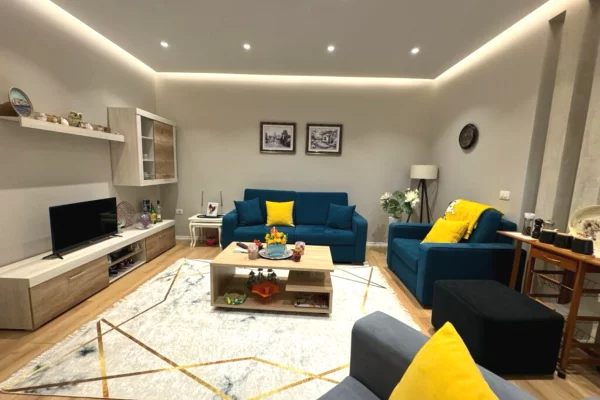 Shtepi me qera Apartament ne Tirane, 1+1, Mobilimi E mobiluar, Pagesa 60,000  Leke.