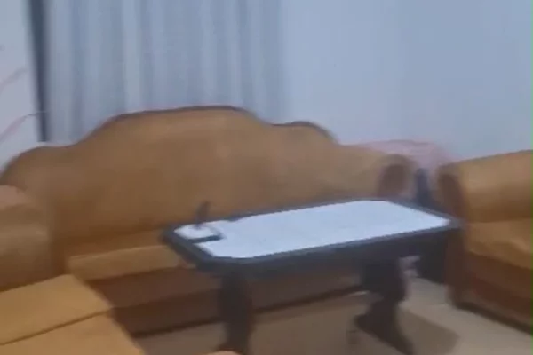 Shtepi me qera Apartament ne Tirane, 2+1, Mobilimi E mobiluar, Pagesa 40,000  Leke.