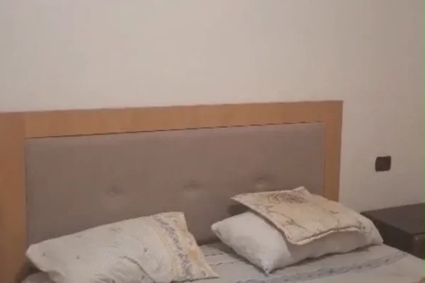 Shtepi me qera Apartament ne Tirane, 2+1, Mobilimi E mobiluar, Pagesa 40,000  Leke.