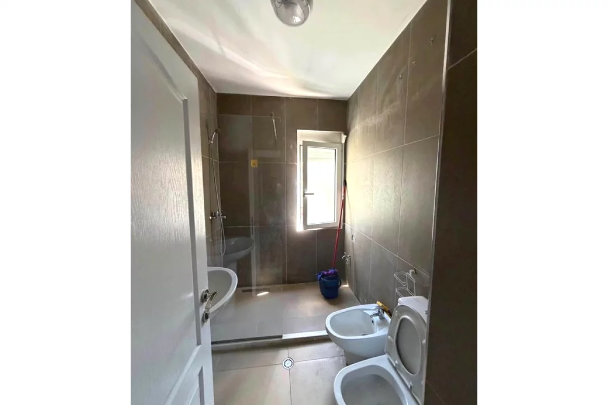 Shtepi me qera Apartament ne Tirane, 2+1, Mobilimi E mobiluar, Pagesa 60,000  Leke.