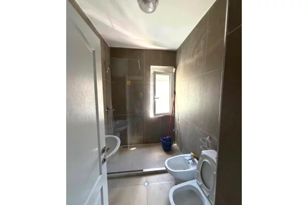 Shtepi me qera 2+1 ne Tirane - 60,000 Leke