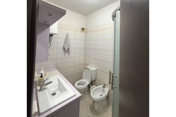 Shtepi me qera Apartament ne Tirane, 2+1, Mobilimi E mobiluar, Pagesa 570  Euro.
