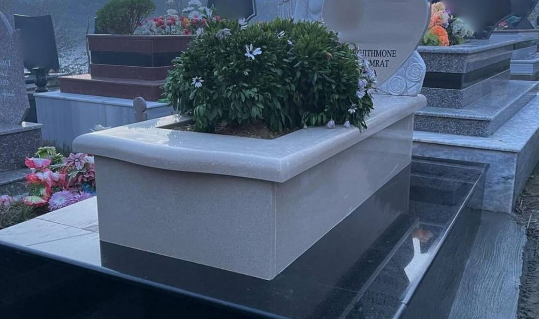 VARR ME ENGJELL DHE ZEMER - MERMER BEZHE - GRANIT I ZI - GRANIT BLU -GRANIT I BARDHE